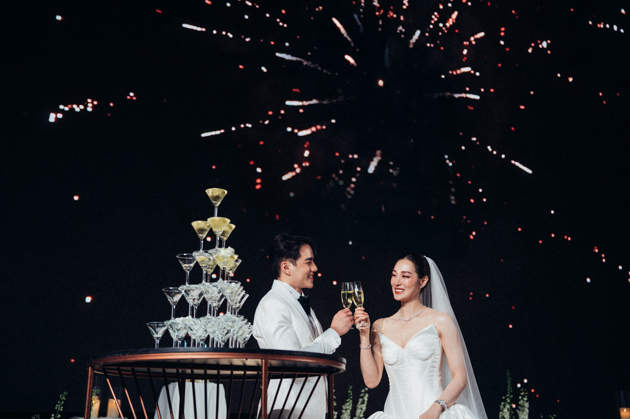 แต่งงานในห้องบอลรูมสุดหรูด้วยจอ LED ไซส์ 34 เมตร เริ่มต้น 300,000 บาท ฟรี! สิทธิพิเศษมากมาย @ Conrad Bangkok