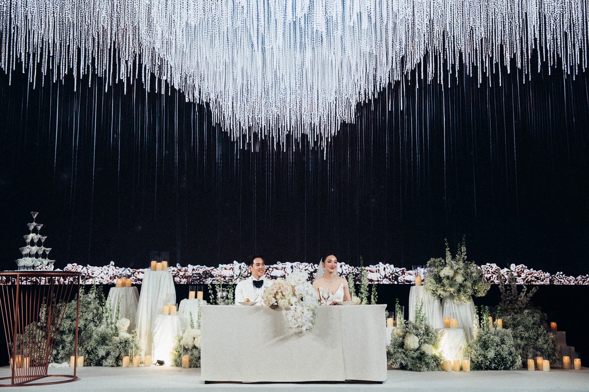 แต่งงานในห้องบอลรูมสุดหรูด้วยจอ LED ไซส์ 34 เมตร เริ่มต้น 300,000 บาท ฟรี! สิทธิพิเศษมากมาย @ Conrad Bangkok
