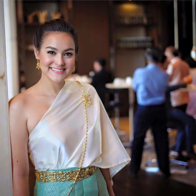 หญิงเอม ชุดไทย ชุดเพื่อนเจ้าสาว